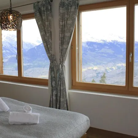 Wildhorn, A 2 Pas De La Piste De 샬레 *